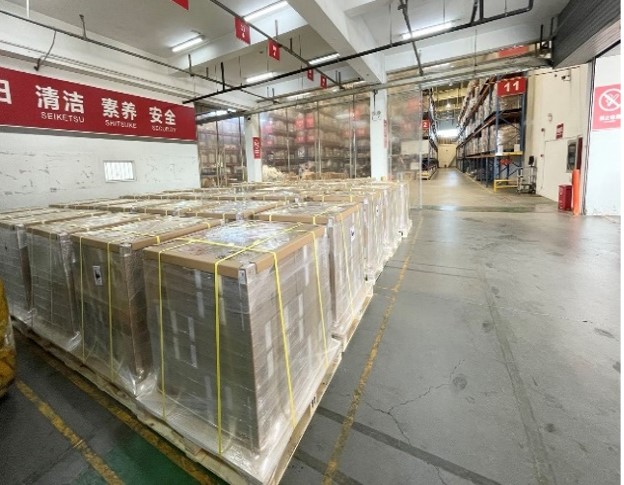 图为锂电池货品的仓储