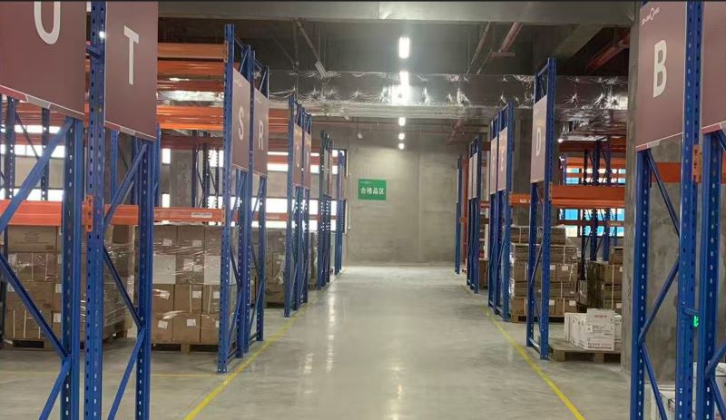 图为南京佳利达医疗器械仓库内景图